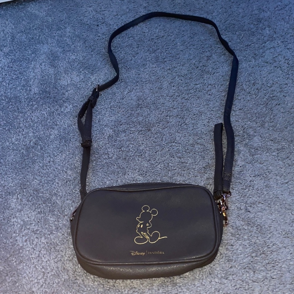 Selling a purse for anyone it’s pretty